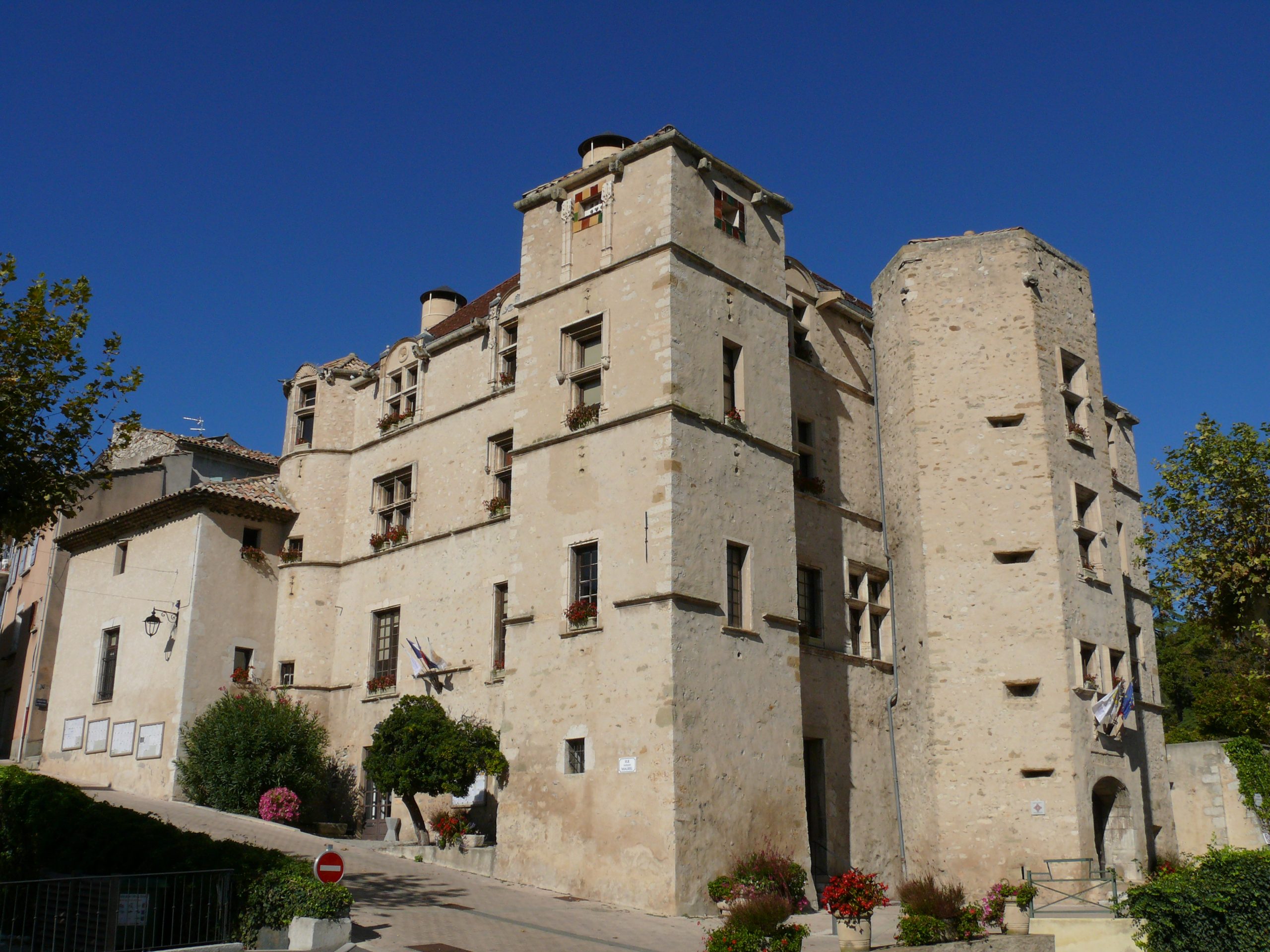 grand château de châteaux -Arnoux